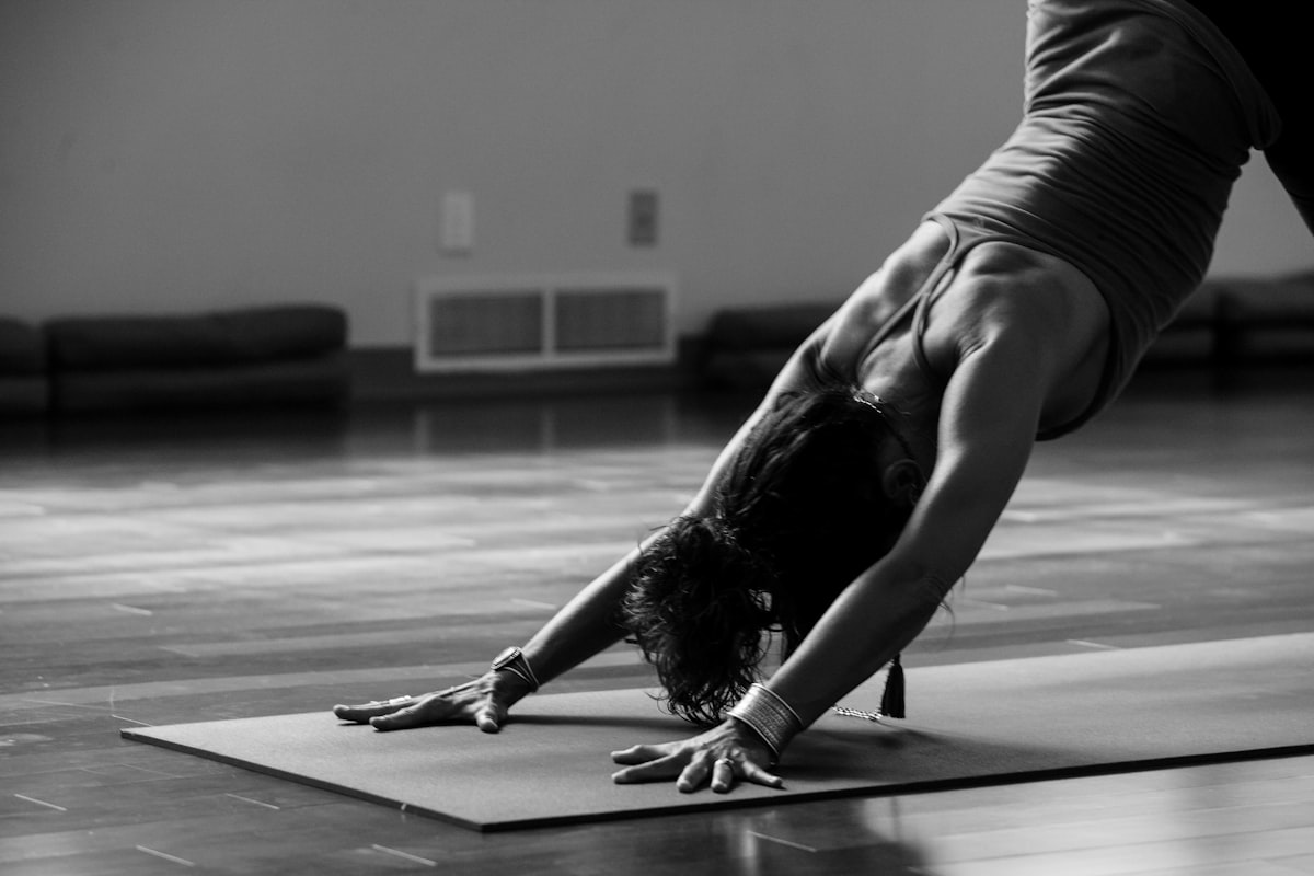 Dynamic leg stretching technique demonstration